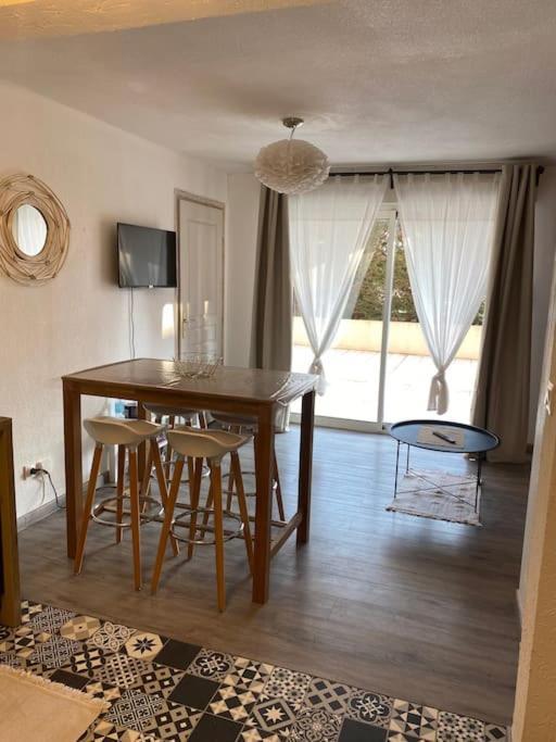 Апартаменти Appt 2 Pieces Port Frejus - Mega Terrasse + Garage Екстер'єр фото