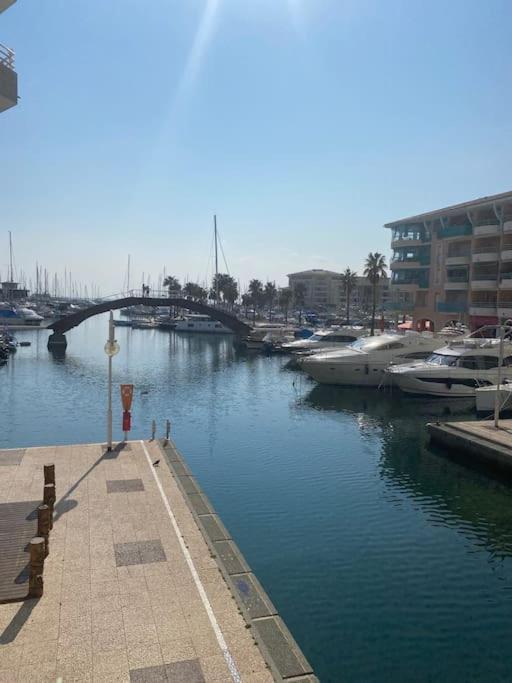 Апартаменти Appt 2 Pieces Port Frejus - Mega Terrasse + Garage Екстер'єр фото